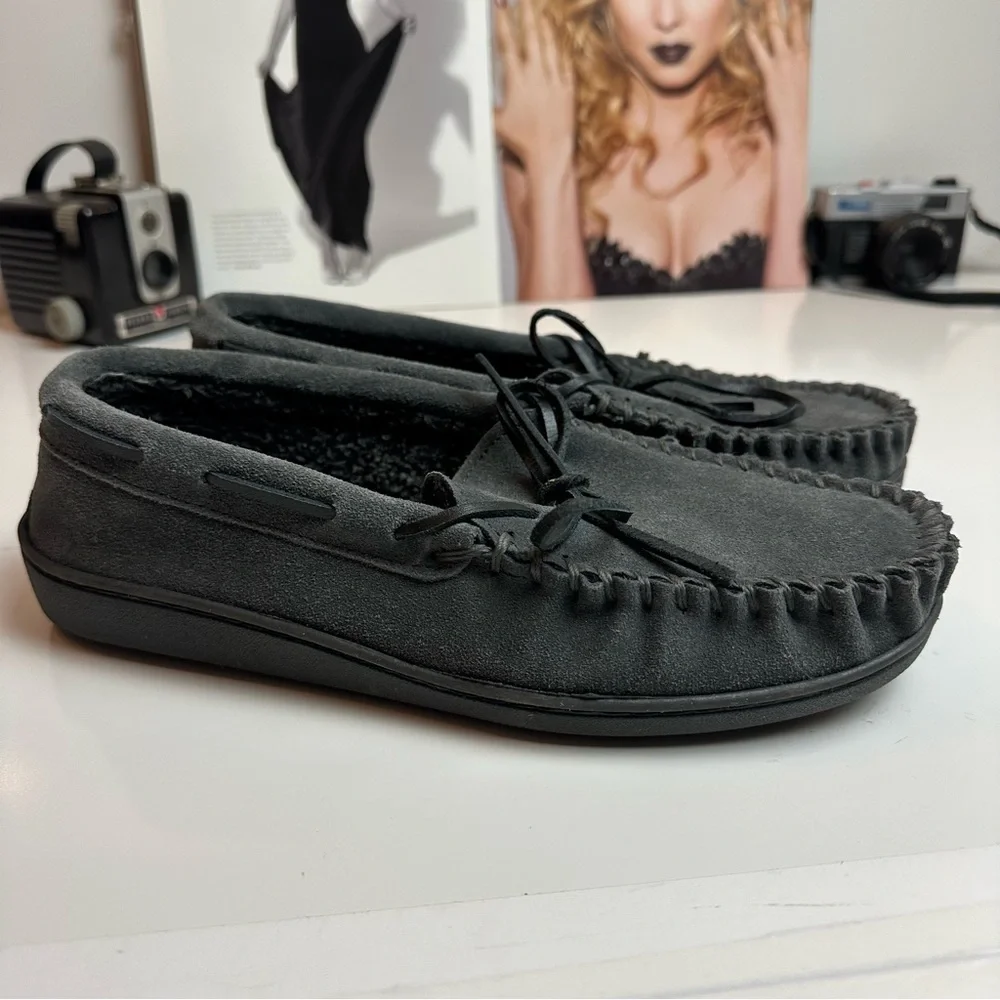 Minnetonka Men’s gray Moccasin Loafers Size 8M | Quiet Luxury Slip-On Shoes